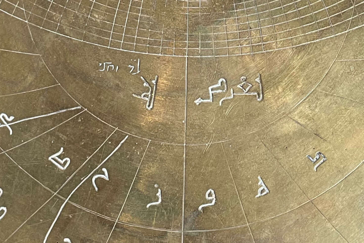 A curious medieval astrolabe engraved with inscriptions in Arabic and Hebrew