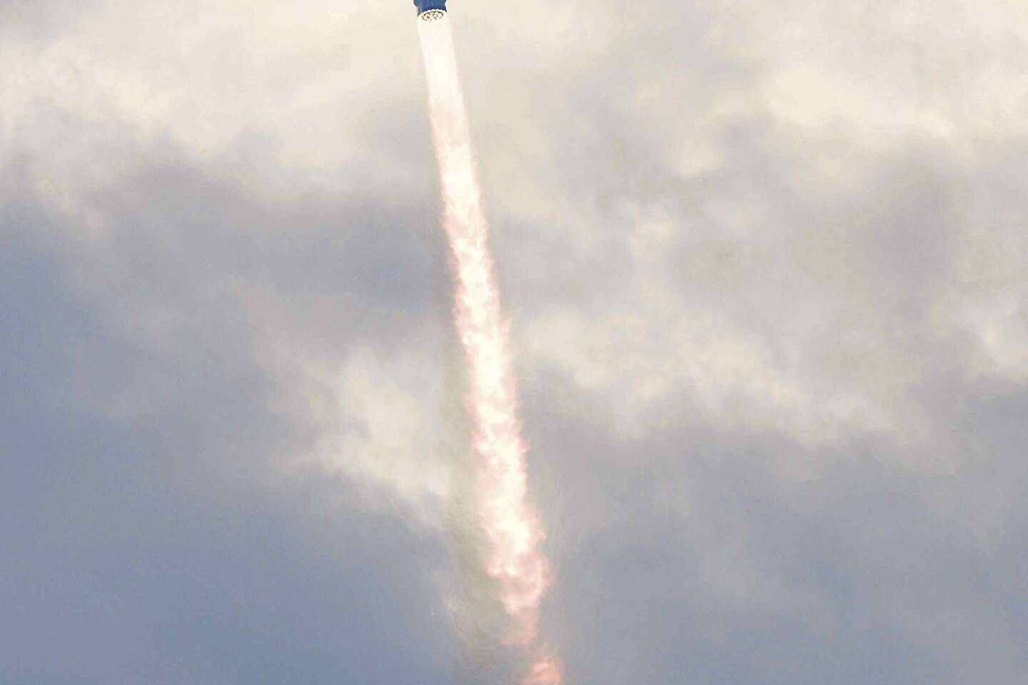 For its third flight, the spaceship disintegrates upon reentry into the atmosphere